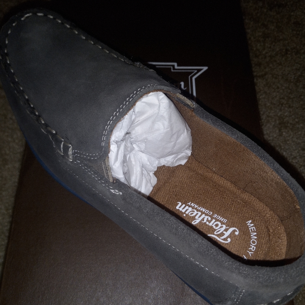 Florsheim Boys Gray Suede Jasper Venetian Size 5.5M BRAND NEW slip on loafer moc